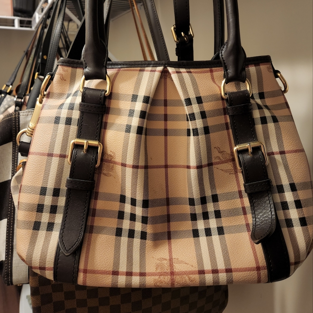 Burberry 2 way purse